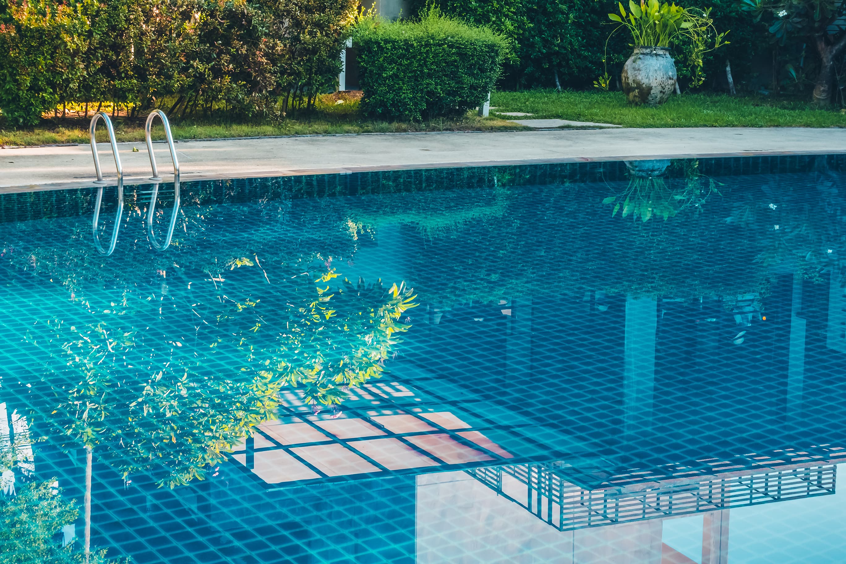 Sua piscina tem cheiro forte de cloro?
